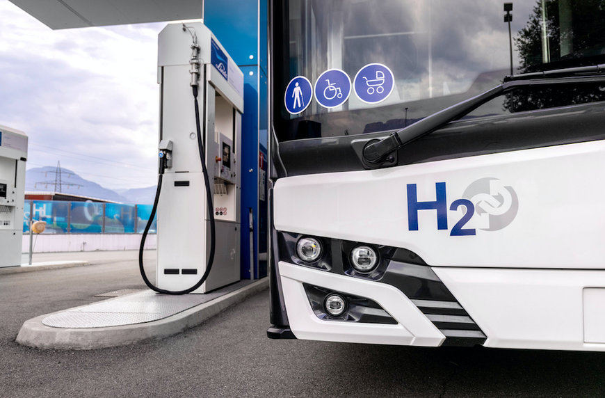 ZERO ISURPENEKO 80 AUTOBUS BAINO GEHIAGO HORNITZEKO KONTRATUAK ESLEITU DIZKIOTE SOLARISI ALEMANIAN ETA DANIMARKAN